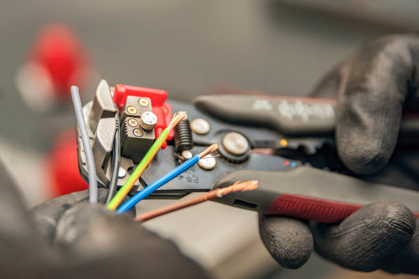 Best Emergency Electrical Repair  in Level Park Oak Park, MI